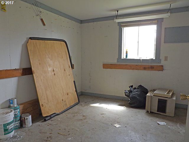 2nd image of 714 E Collins St