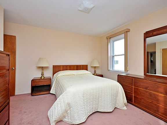 5th image of 7109 252nd St