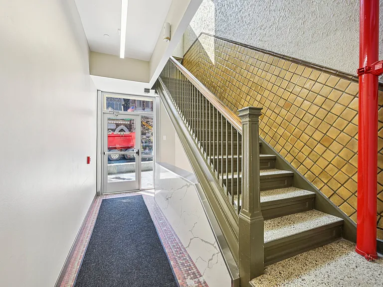 Hamilton Apartments — Photo 30