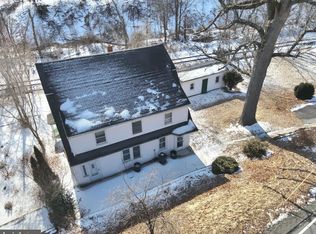 200 Maple Ave #202, Mar Lin, PA 17951