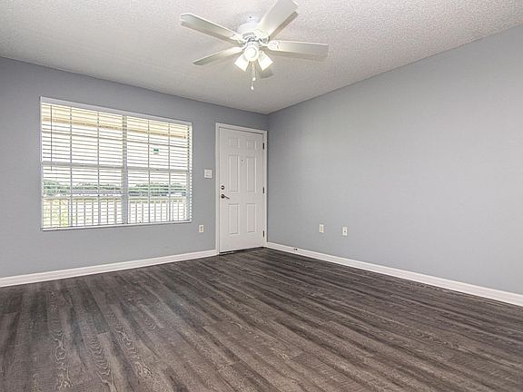 2nd image of 220 Lake Parsons Grn Unit 208