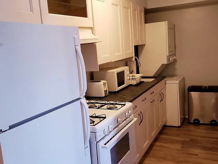 1740 Bay St SE #B — Photo 7