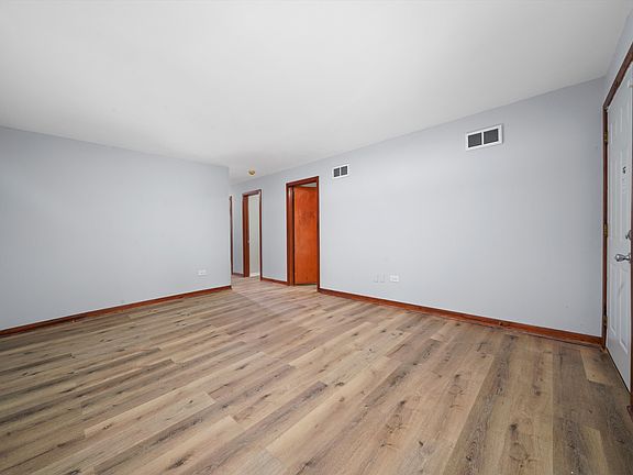 3rd image of 14711 Kenwood Ave