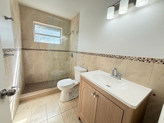 5th image of 17401 NE 6th Ave #1