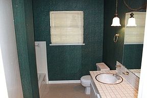 4th image of 1005 Oakwood Dr