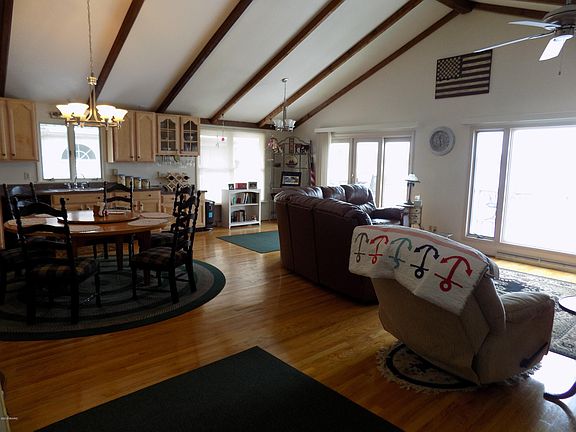 5th image of 32016 Huckleberry Ln