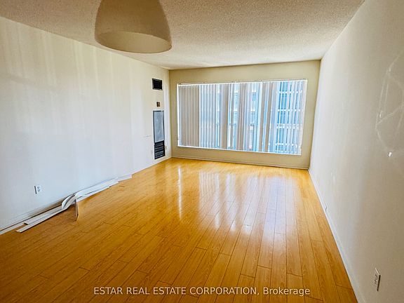3rd image of 7 Carlton St #1101