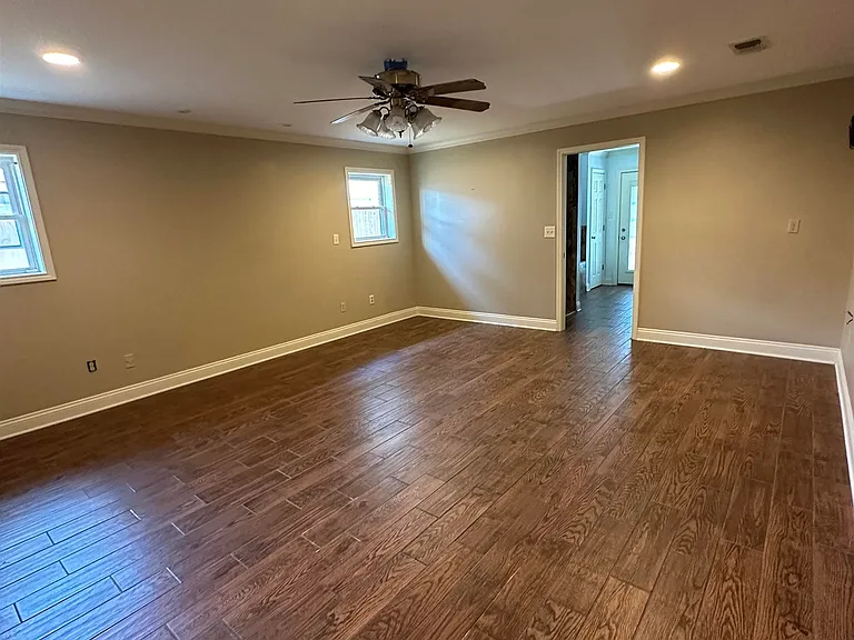 5 Texas Ave — Photo 17