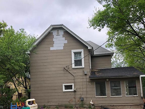 3rd image of 122 Case Ave E