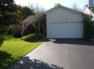 29 Hickory Manor Dr, Gates, NY 14606