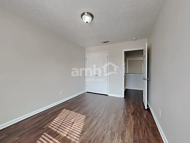 1316 Roxbury Ct — Photo 16