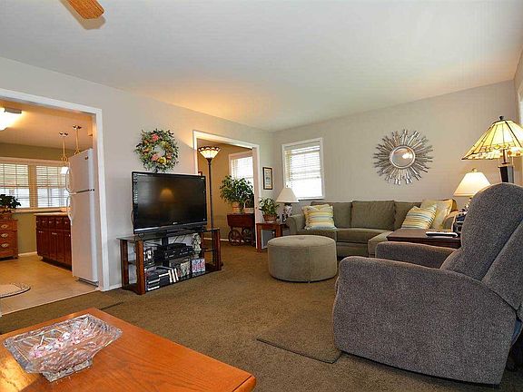 5th image of 1718 S Kenmore Dr