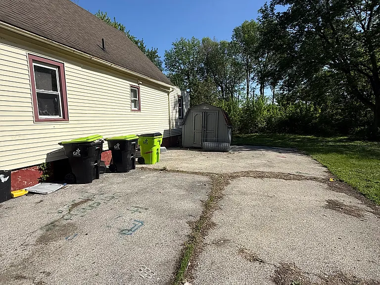 1263 W Green St — Photo 9