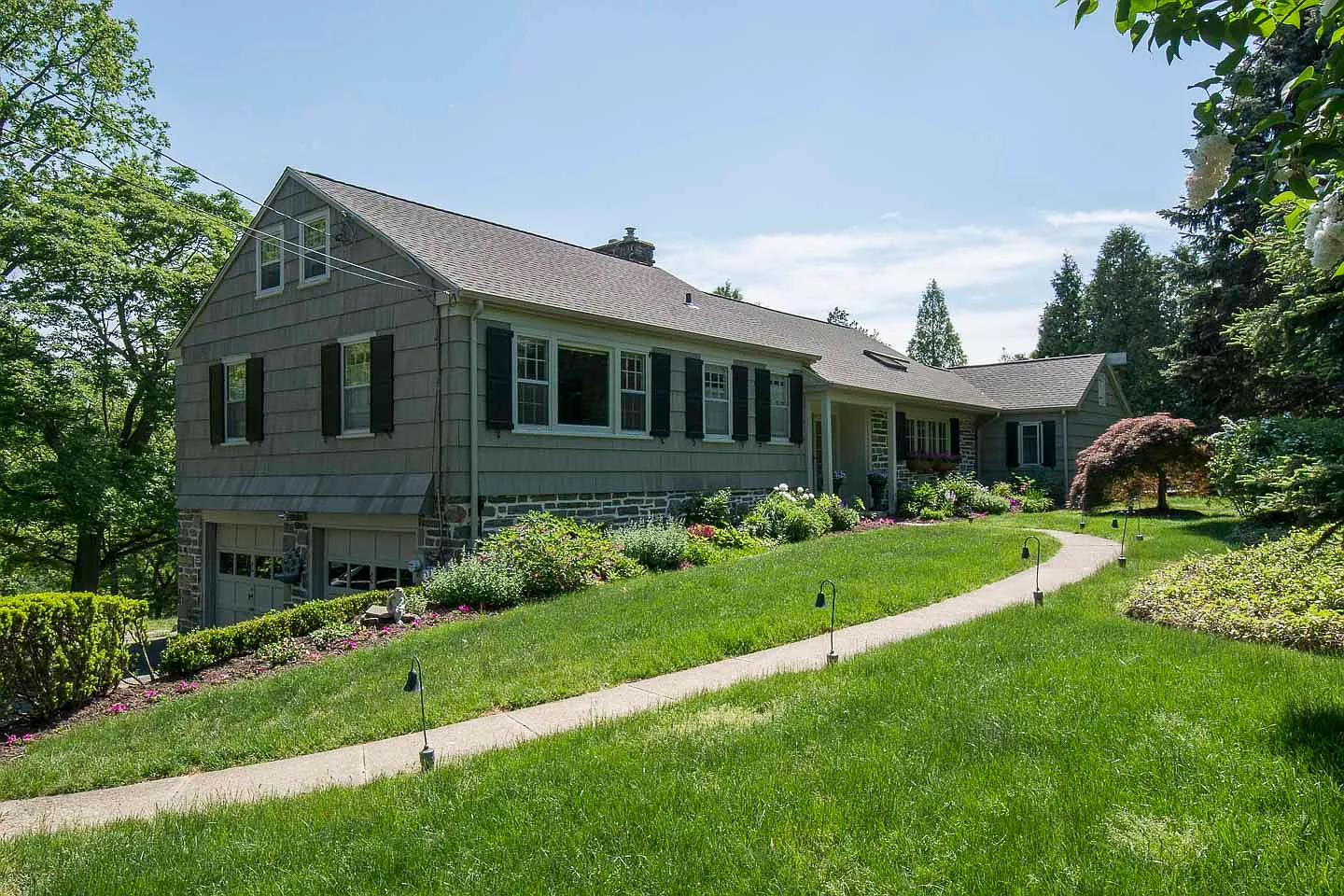 135 Fairview Rd photo 1