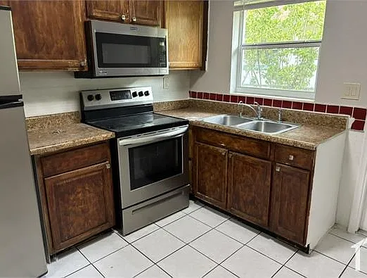 1329 NW 8th Ave — Photo 33