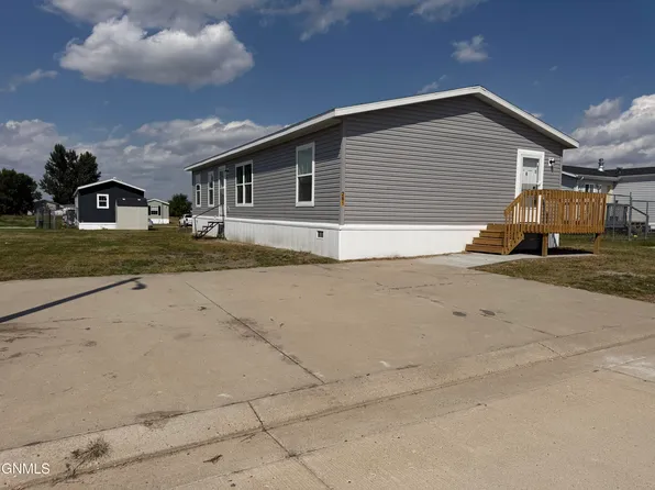 281 Sandpiper Ave, Bismarck, ND 58504