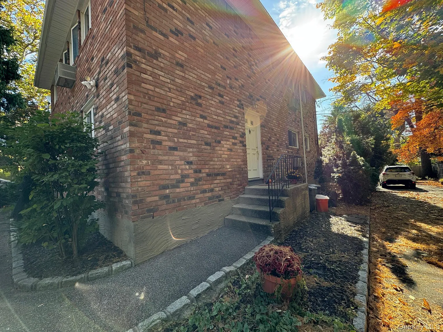 3 bed, 2.0 bath, 1200 sqft, $4,000 — Photo 2