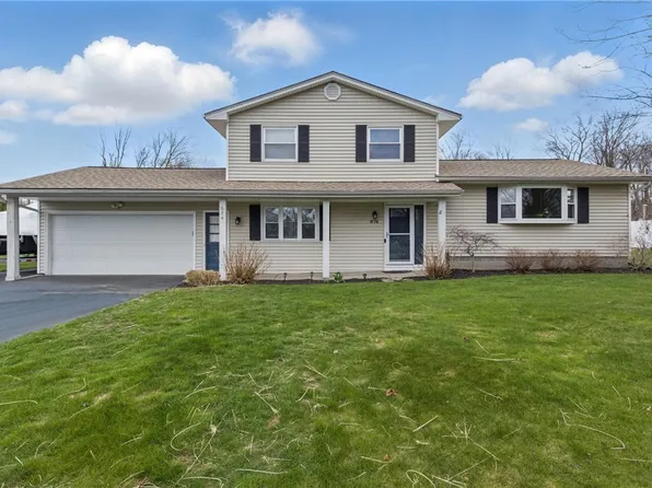 674 Shadowwood Ln, Webster, NY 14580