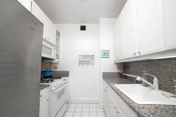 Rented by Jetrem, LLC | media 4