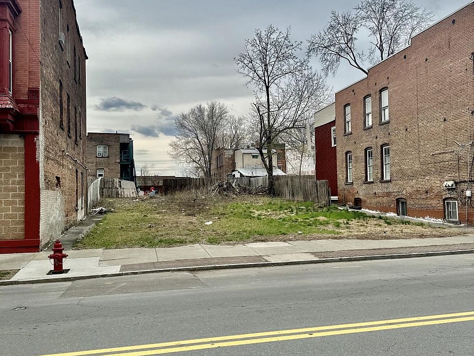 2nd image of 3153 6th Avenue