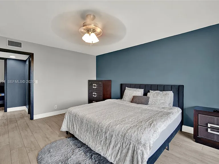 950 Hillcrest Dr #414 — Photo 17