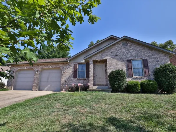 651 Wayne St, Carlyle, IL 62231