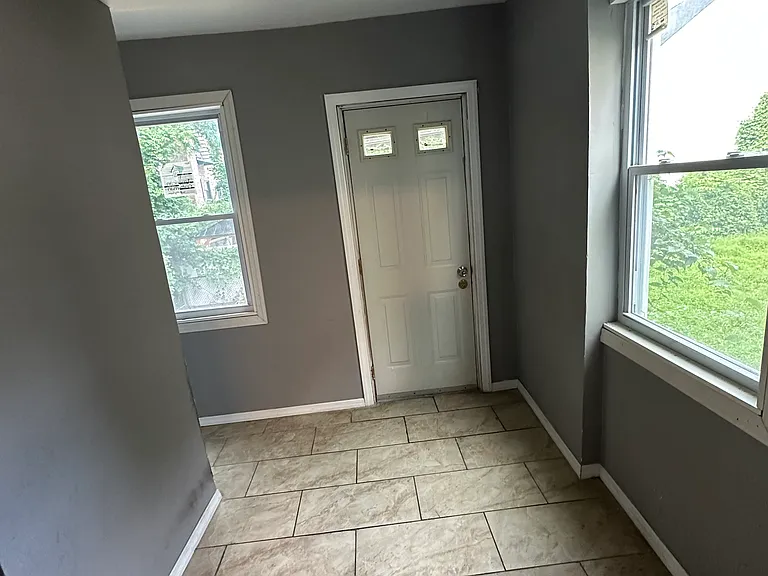 33 Dunbar St #1 — Photo 18