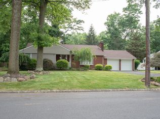 344 Roberts Ln, Scotch Plains, NJ 07076