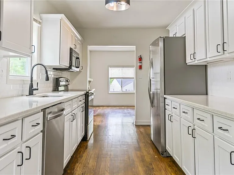 937 Lawton St SW — Photo 11