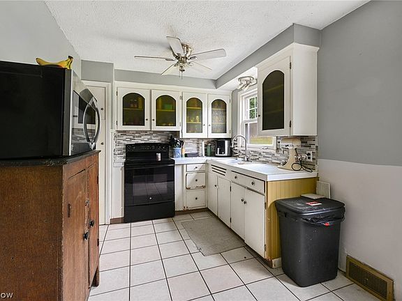 3rd image of 184 Perry Dr NW