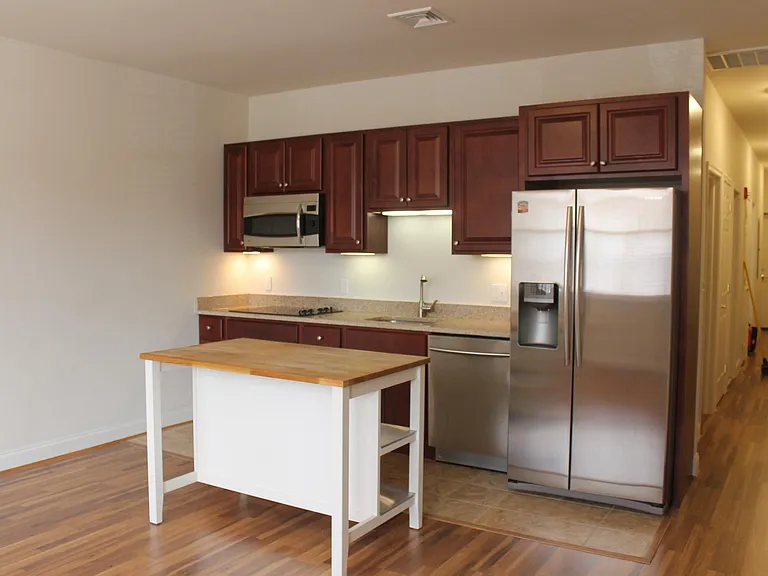 1041 W Lancaster Ave — Photo 5
