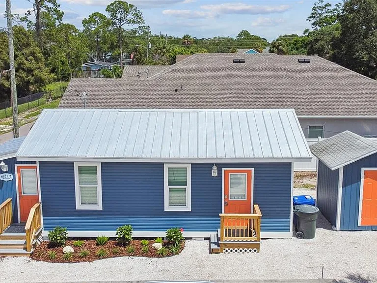 602 1/2 Skinner Blvd — Photo 2