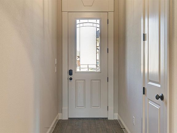 4th image of 276 Jacinth Ln
