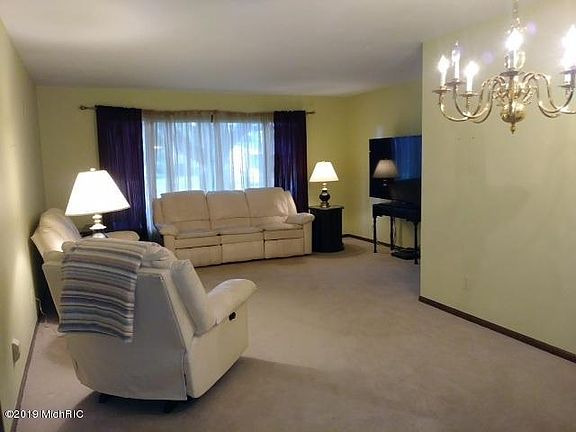 5th image of 1402 S Manor Dr