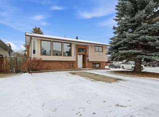 56 S Marion Cres, Red Deer, AB T4R 1N2