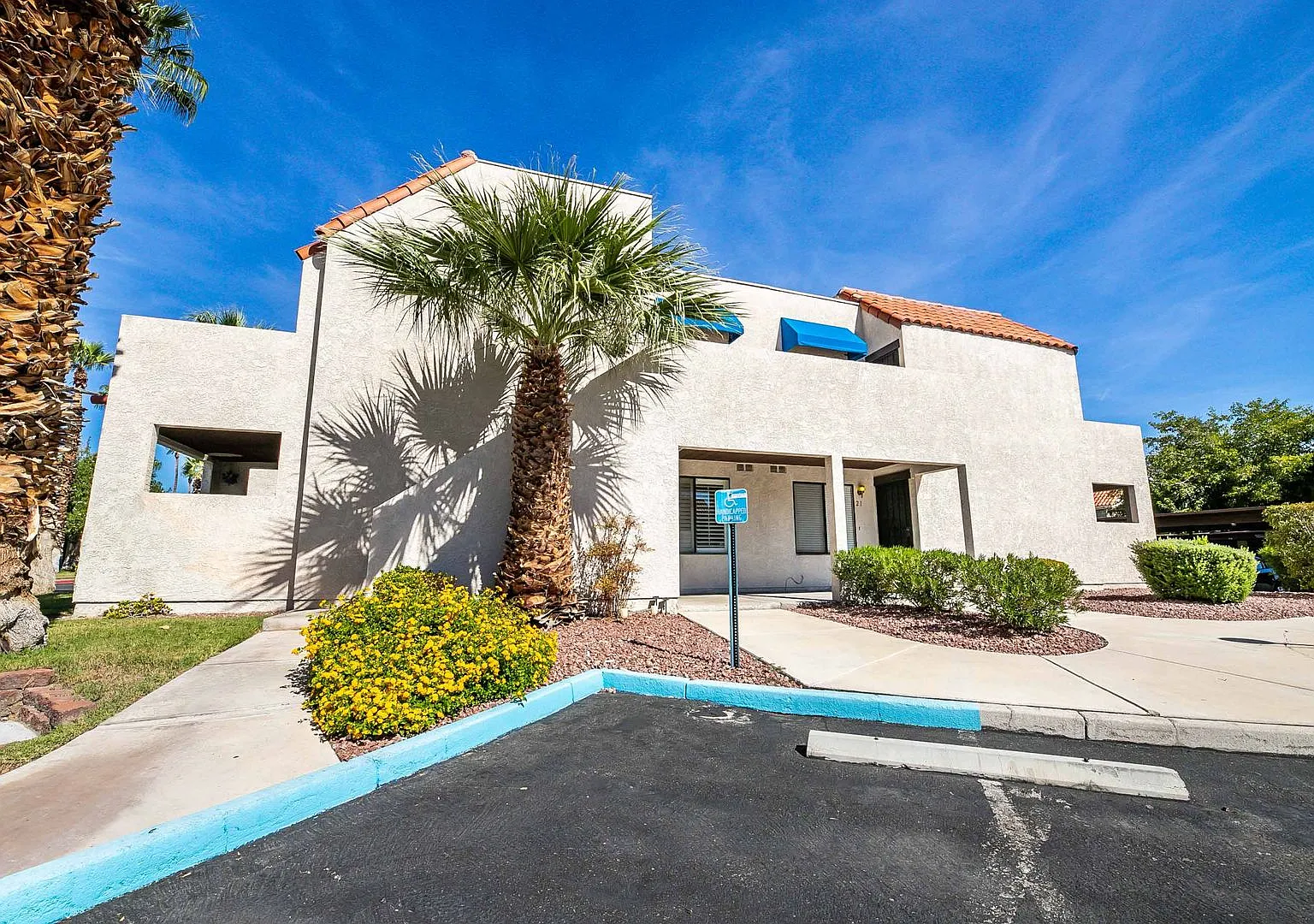 Central Las Vegas Condo Near Chinatown & The Strip — Photo 3