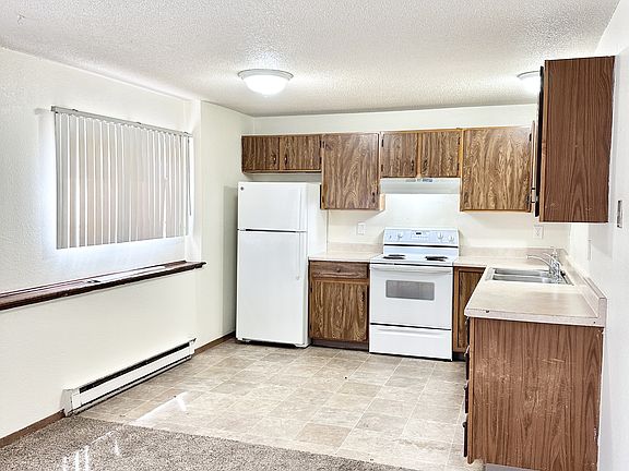 3rd image of 1149 E 5th St