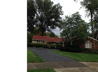 30105 Meadowlane Dr, Bay Village, OH