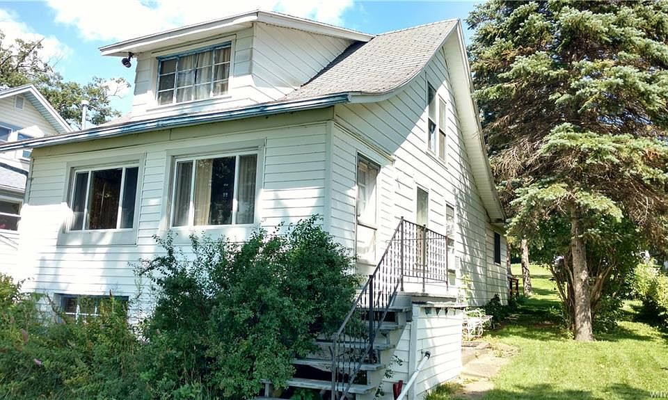 2nd image of 3814 Euclid Ave #11