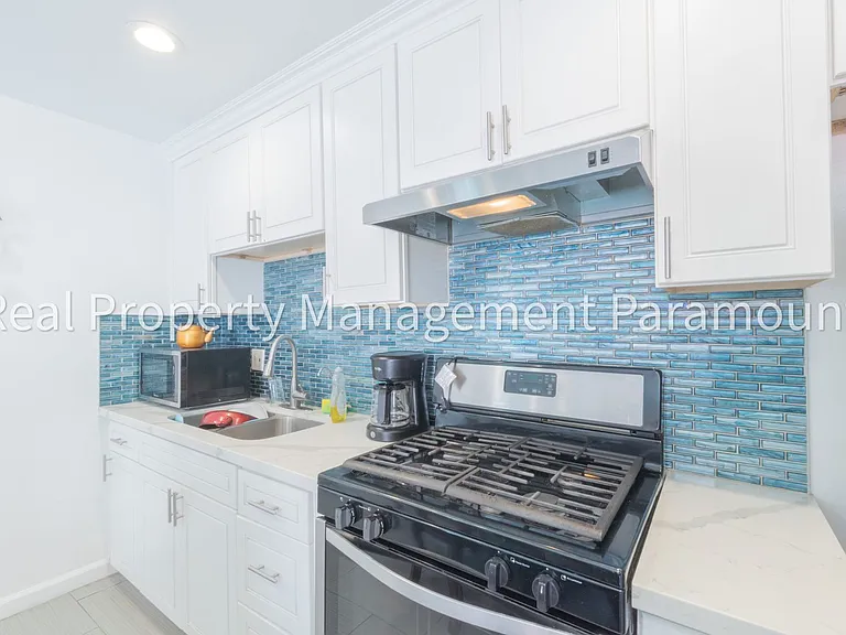 1362 E 61st Street — Photo 4