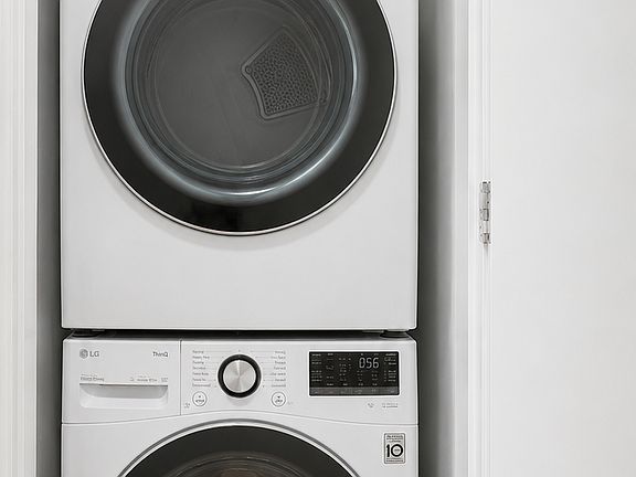 5th image of 315 E 10th St APT 2R