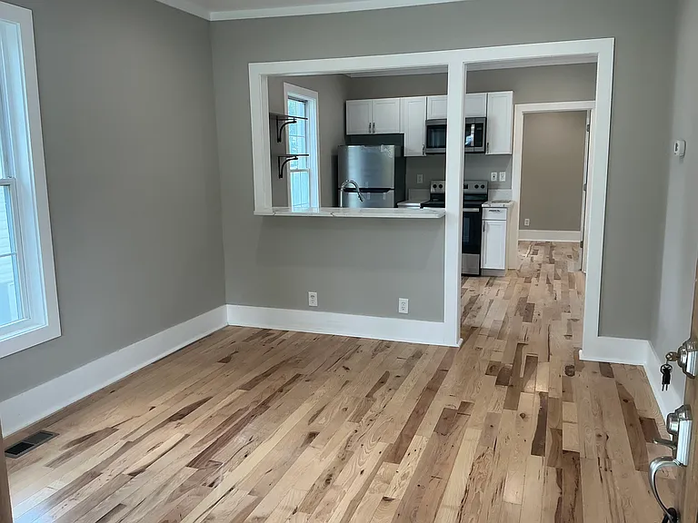 319 W Chilhowie Ave — Photo 3