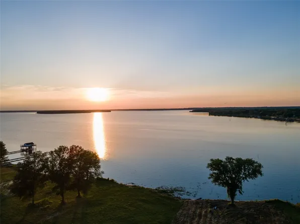 526 W Shoreline Dr, Kemp, TX 75143