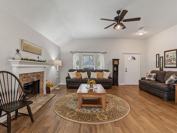 5th image of 606 Walnut St