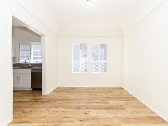 4th image of 5134 De Longpre Ave #9773328