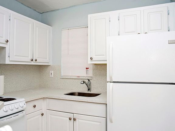 3rd image of 251 172nd St APT 132