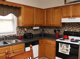 17 Melissa Ct, Albany, NY 12205