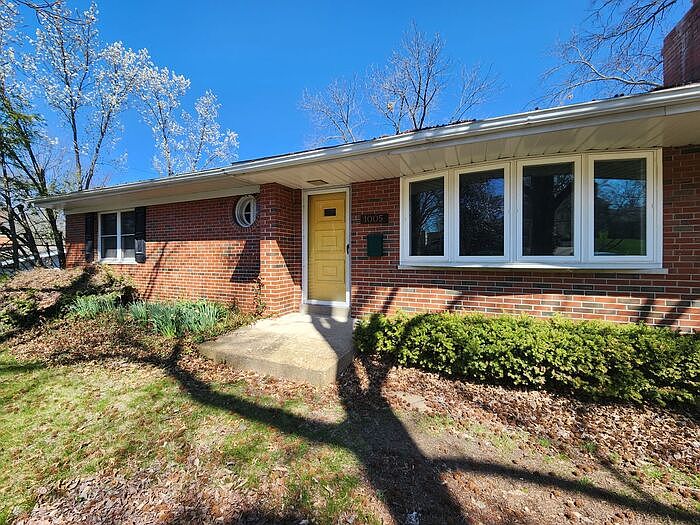 1st image of 1005 W Essex Ave