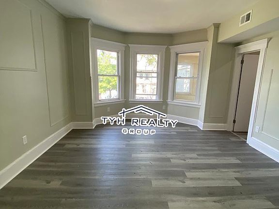 3rd image of 124 N 15th St #2