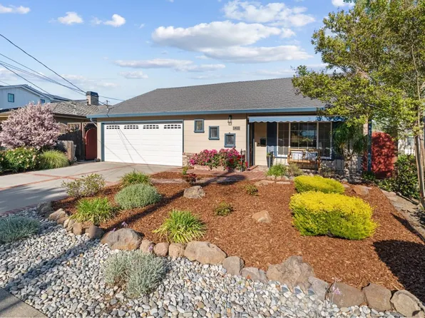 1411 Cordilleras Ave, San Carlos, CA 94070